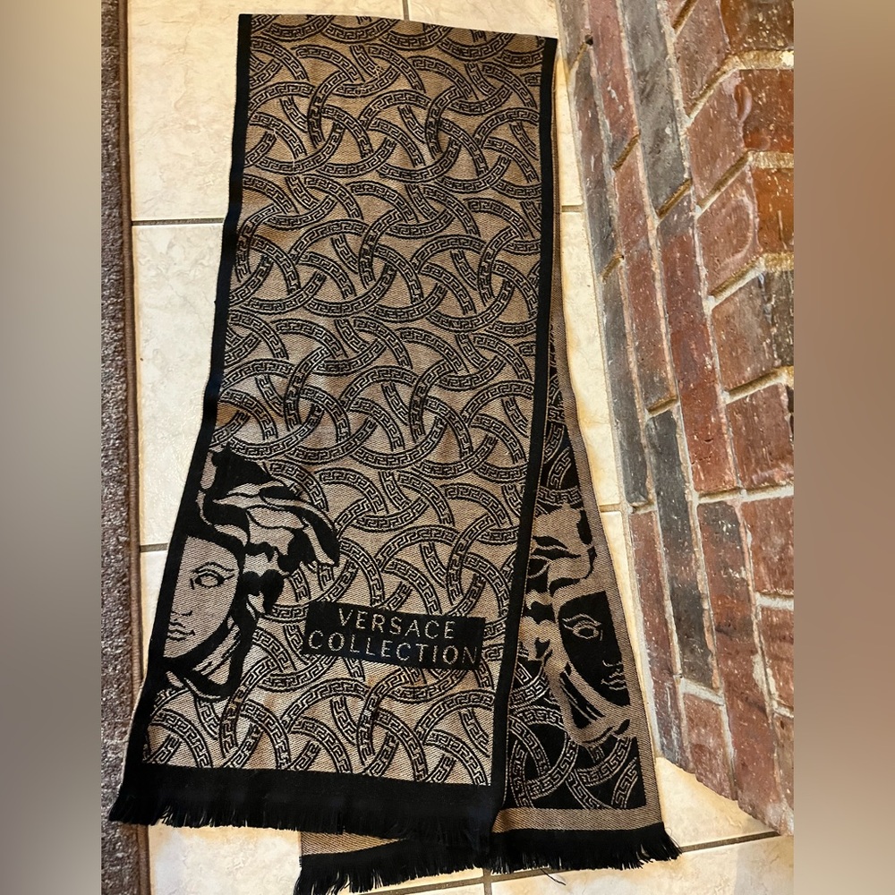 Reached collection black and tan scarf
